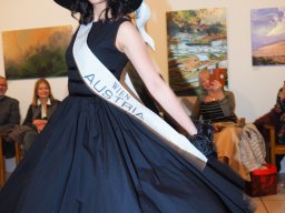 Fashion Show in der Contemplor Galerie Wien am 14. 03. 2024